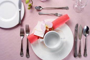 Ресторанные секреты: особенности сервировки стола
